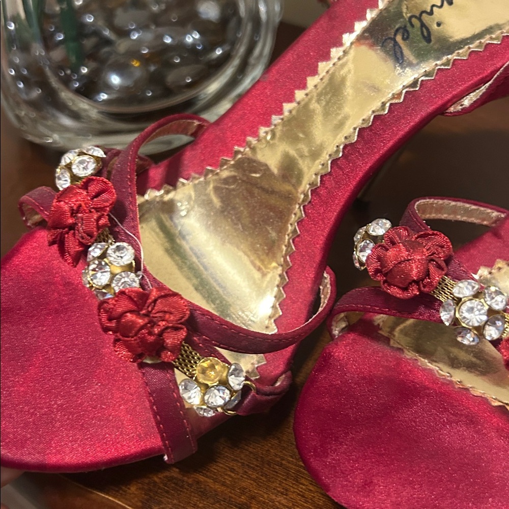 Bonnibel Red Size 6.5 Strappy Heels with Floral Accents - Picture 3 of 10